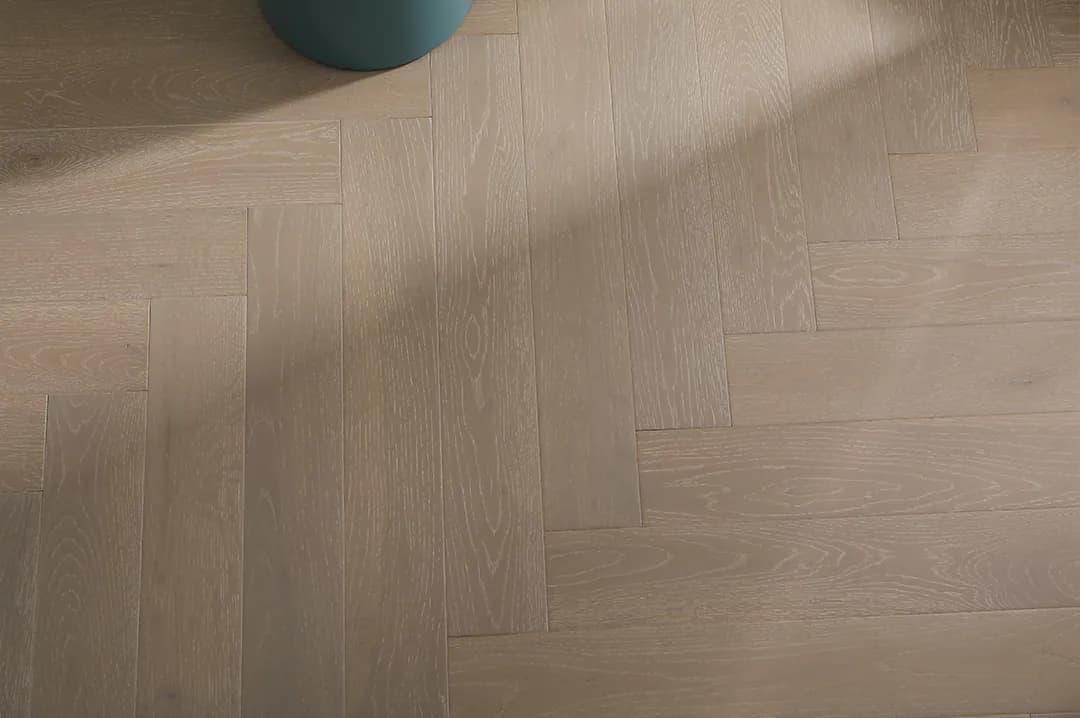 Suofeiya Flooring HR-223 Pure 3-Layer Oak Tea Gray (Herringbone)