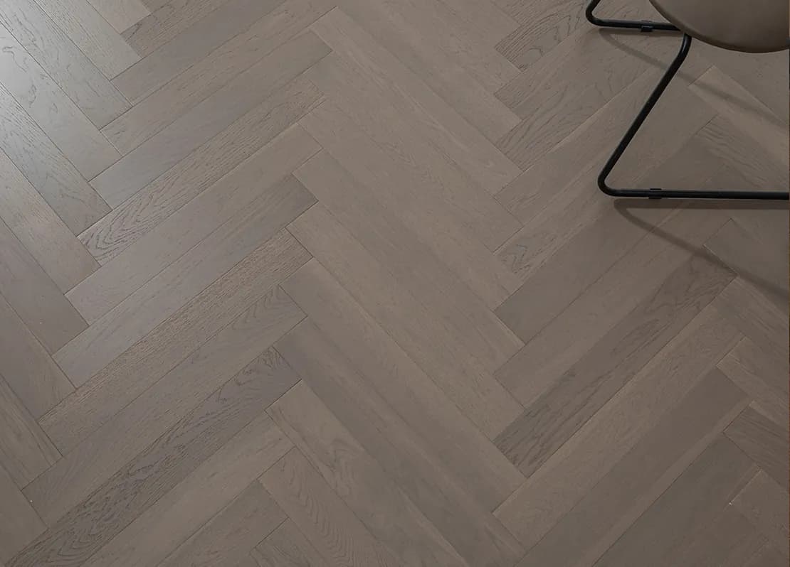 Suofeiya Flooring HR-224 Pure 3-Layer Oak Brown (Herringbone)