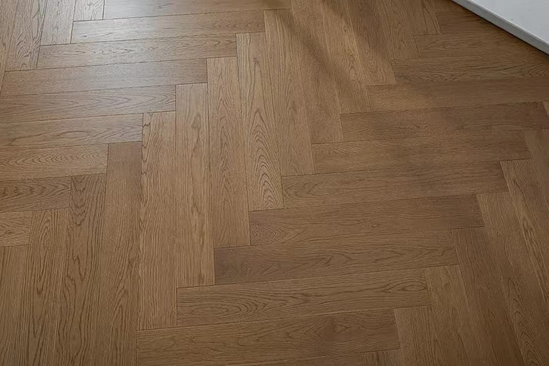 Suofeiya Flooring HR-218 Pure 3-Layer Oak Light Teak (Herringbone)