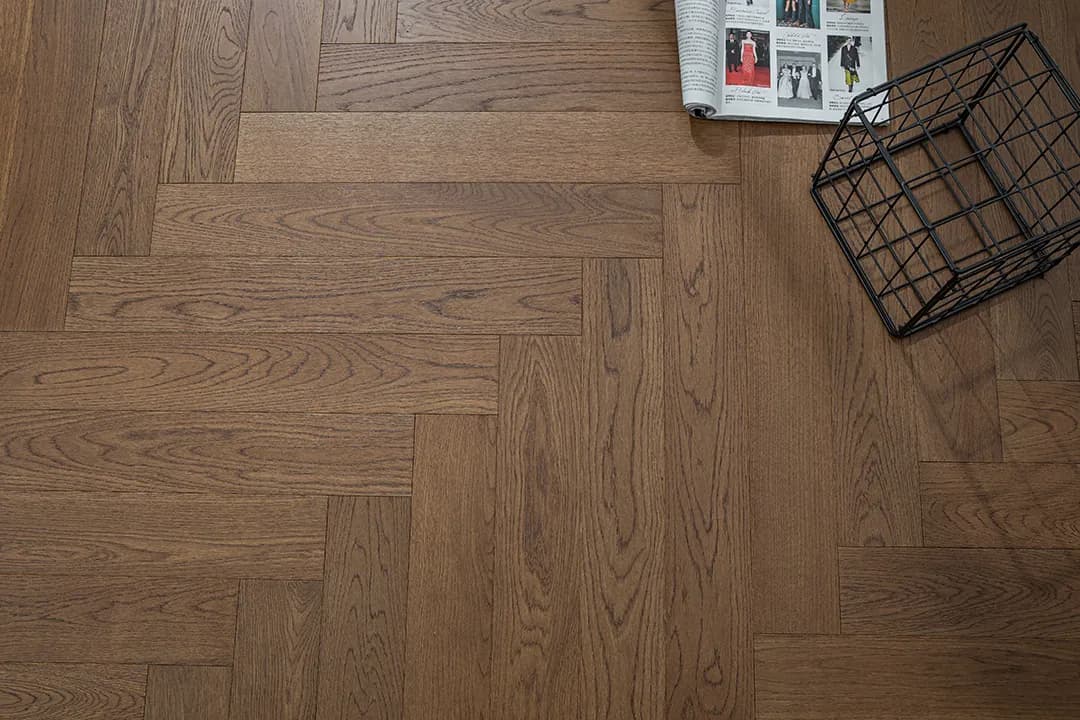 Suofeiya Flooring HR-219 Pure 3-Layer Oak Van Dyke Brown (Herringbone)