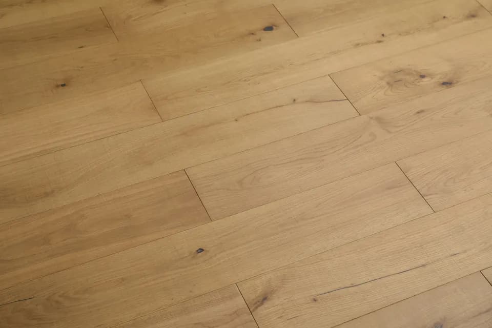 Suofeiya Flooring S-8035 Solid Wood Oak Cross-Sanded Carbonized Natural