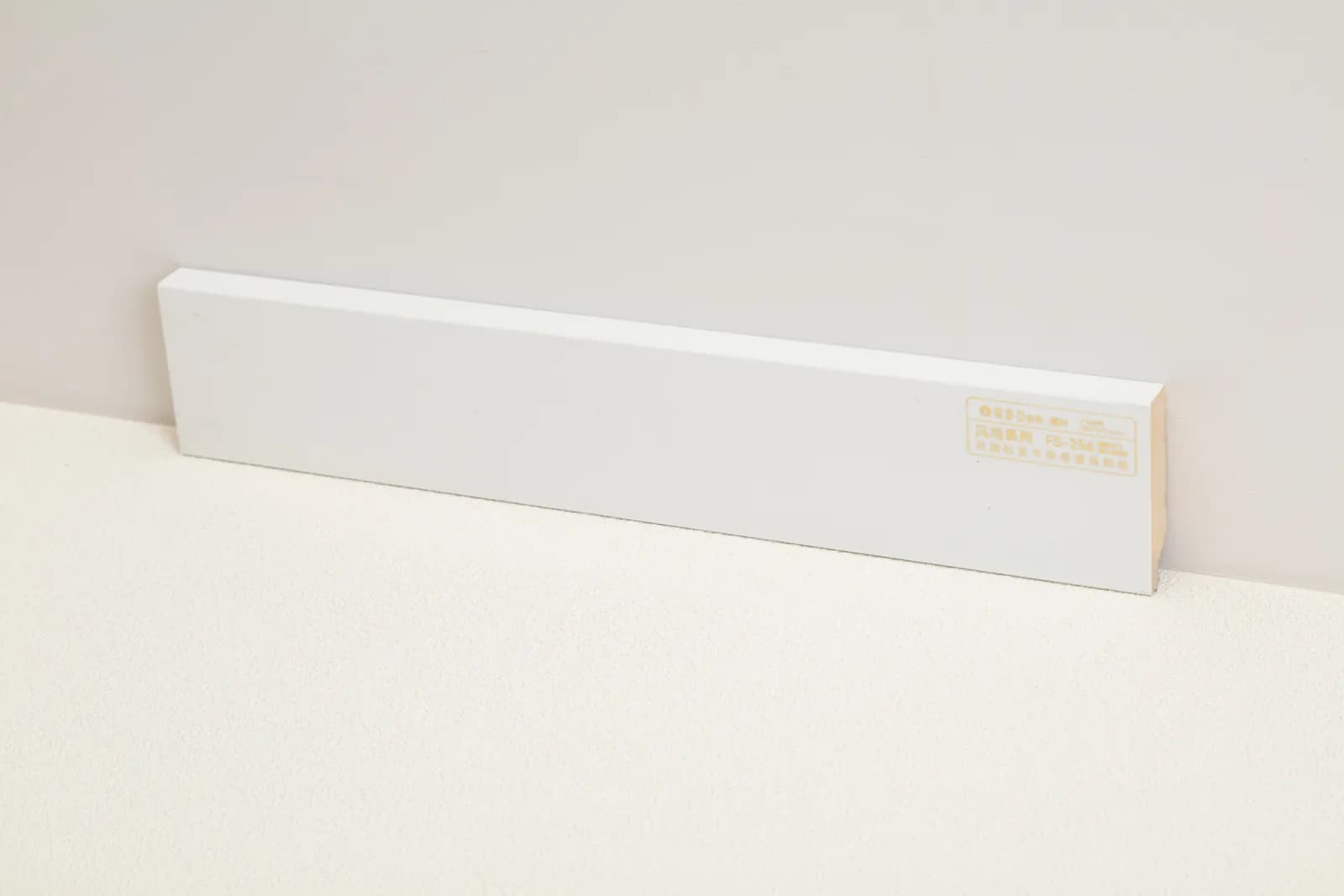Suofeiya Flooring Accessory (FS-256) Fengshang Series Douglas Fir Solid Wood Soft-Touch Film Baseboard